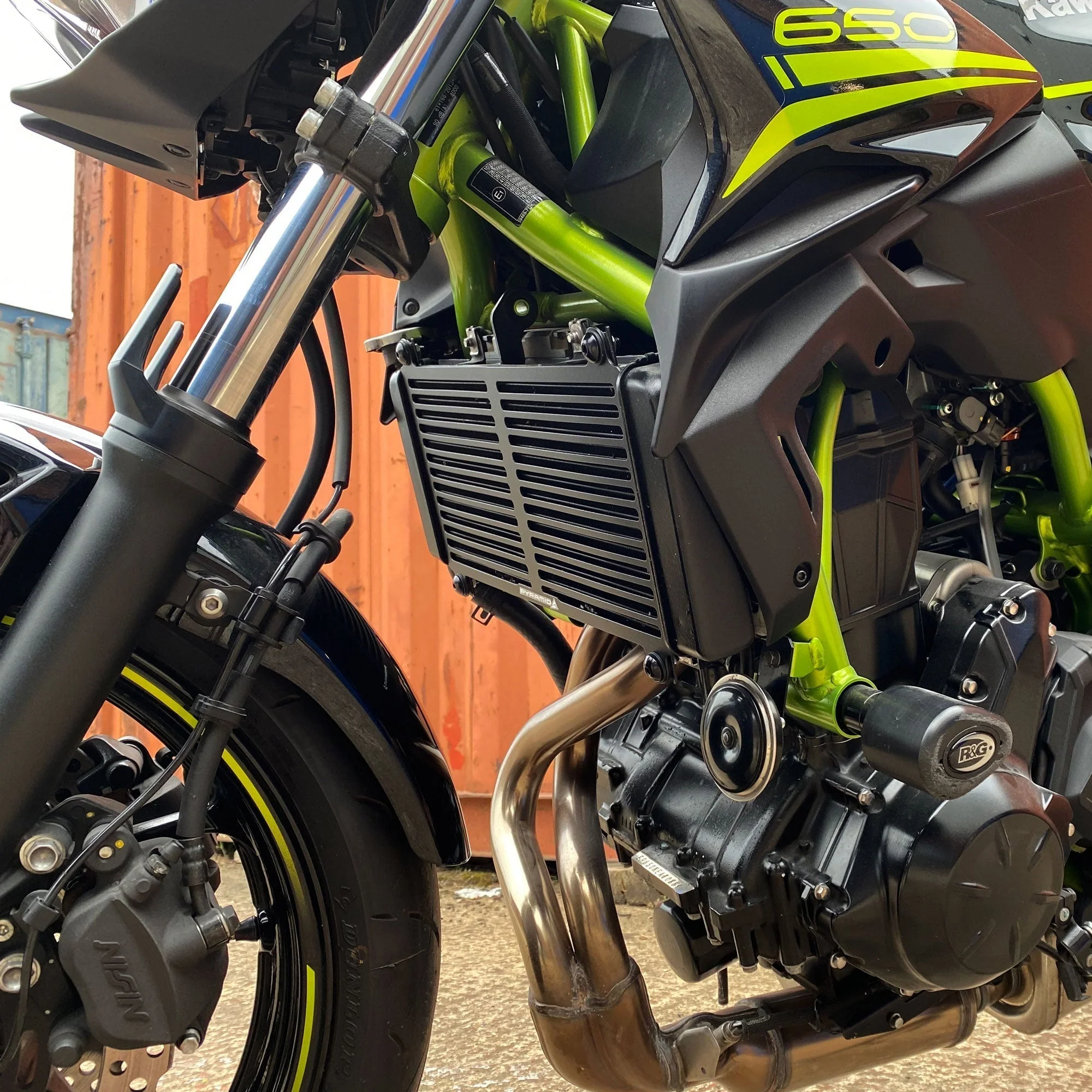 Pyramid Radiator Guard | Matte Black | Kawasaki Z 650 2017>Current - Image 3