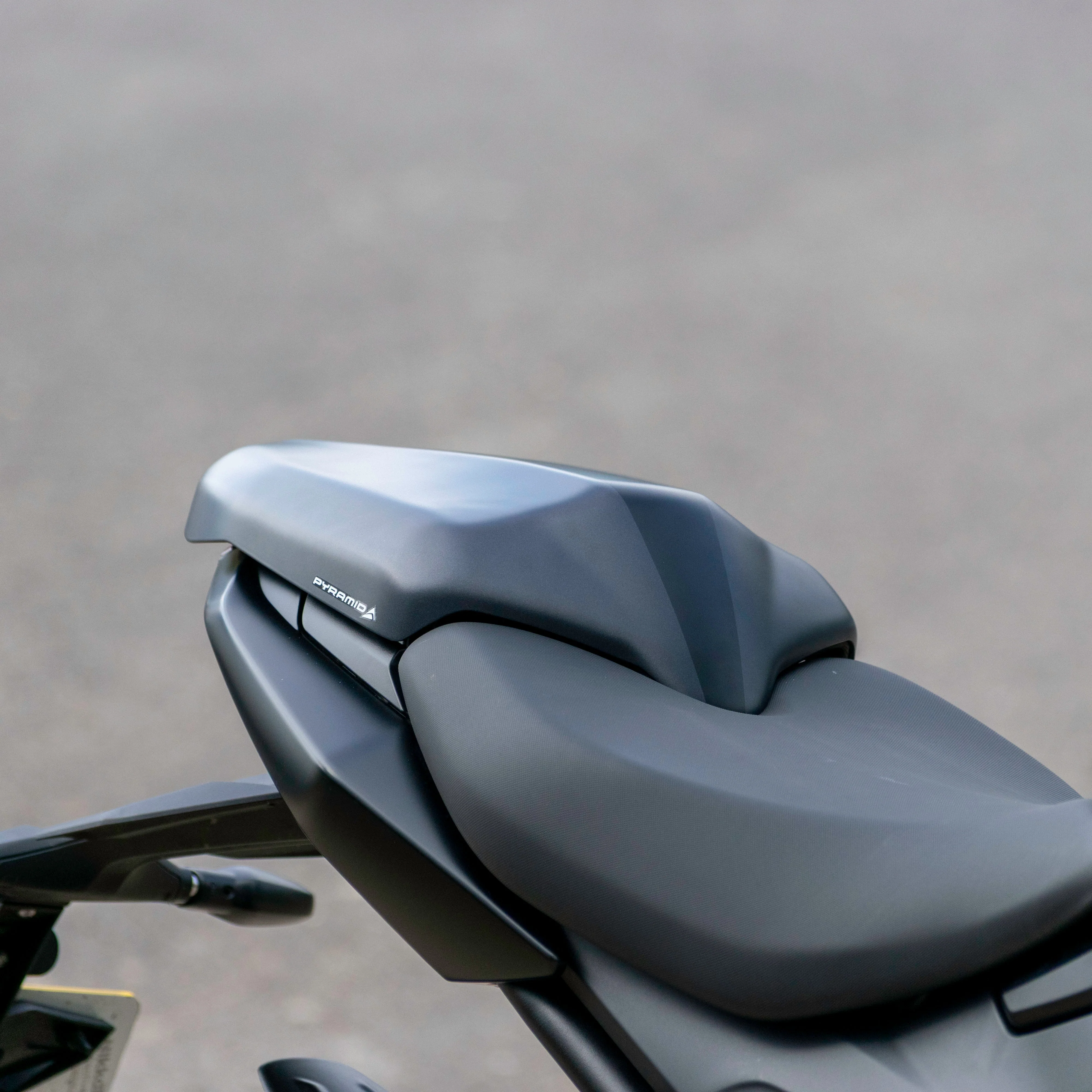 Pyramid Seat Cowl | Satin Granite & Satin Jet Black | Triumph Daytona 660 2024>Current - Image 2