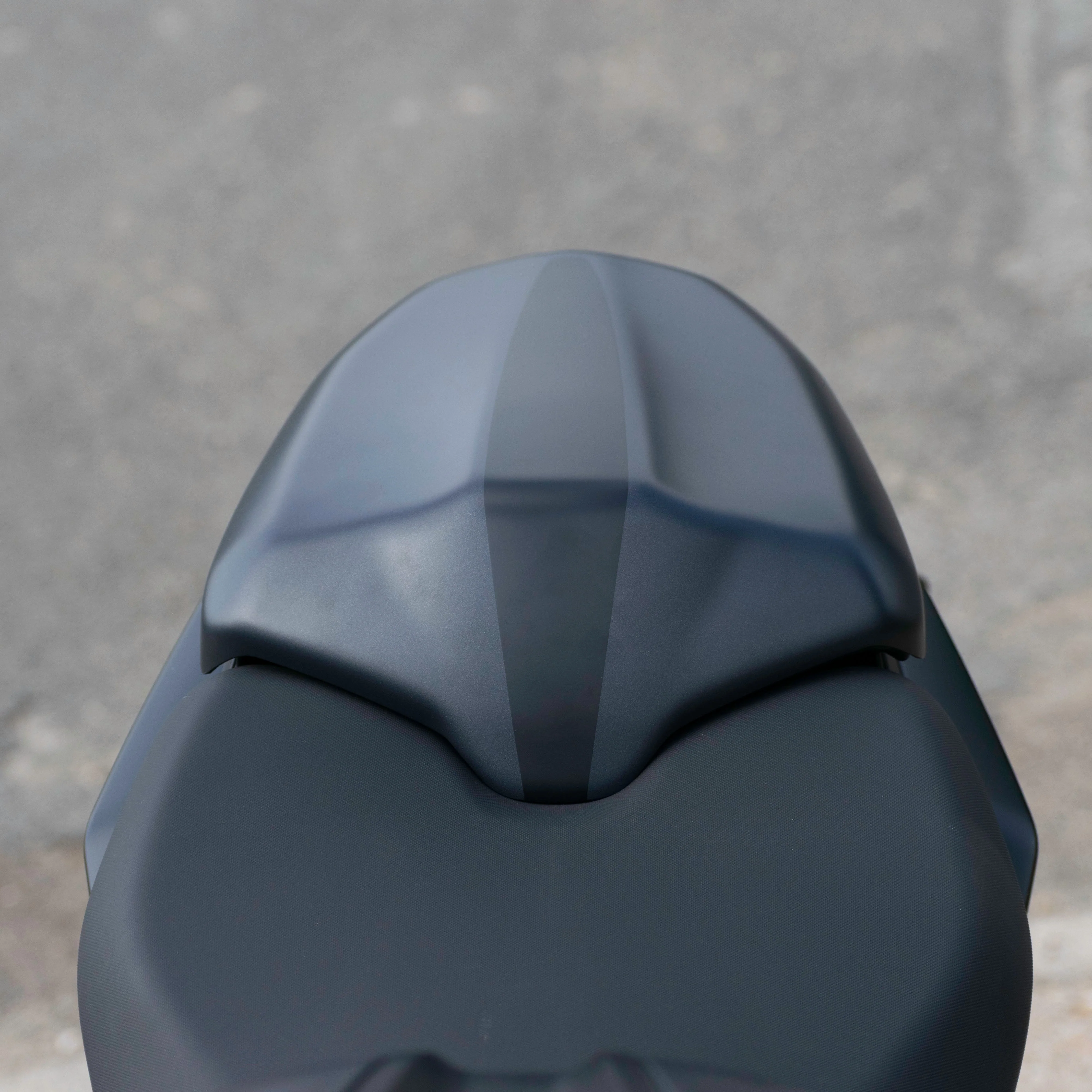 Pyramid Seat Cowl | Satin Granite & Satin Jet Black | Triumph Daytona 660 2024>Current - Image 7