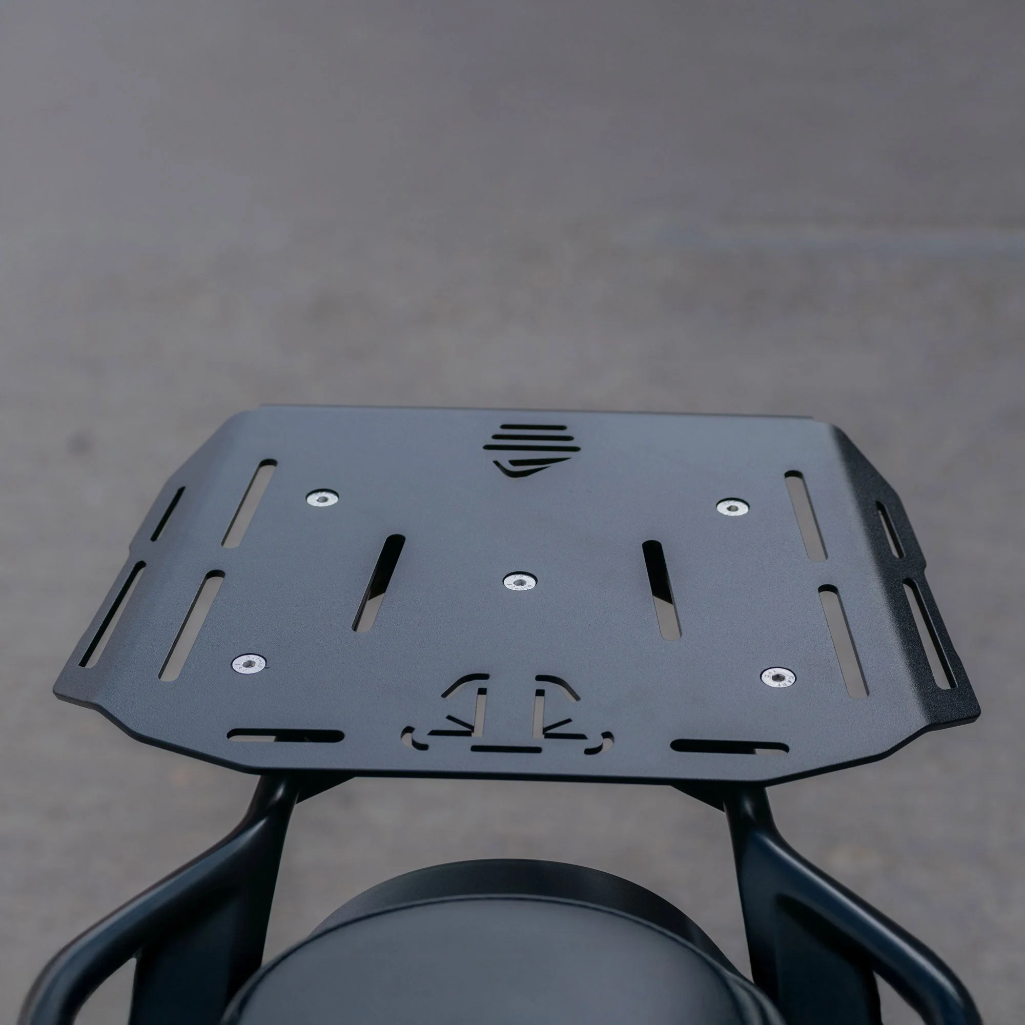 Pyramid Seat Rack | Matte Black | Triumph Scrambler 400 X 2024>Current - Image 13