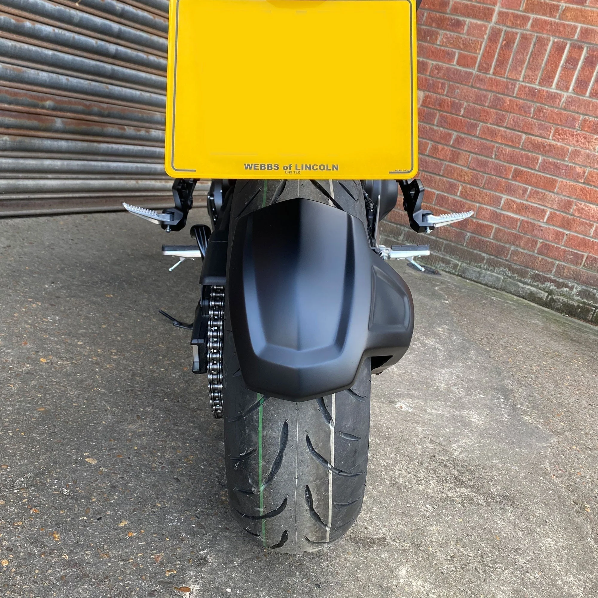 Pyramid Spray Guard | Gloss Black | Yamaha MT-09 2021>2025 - Image 7