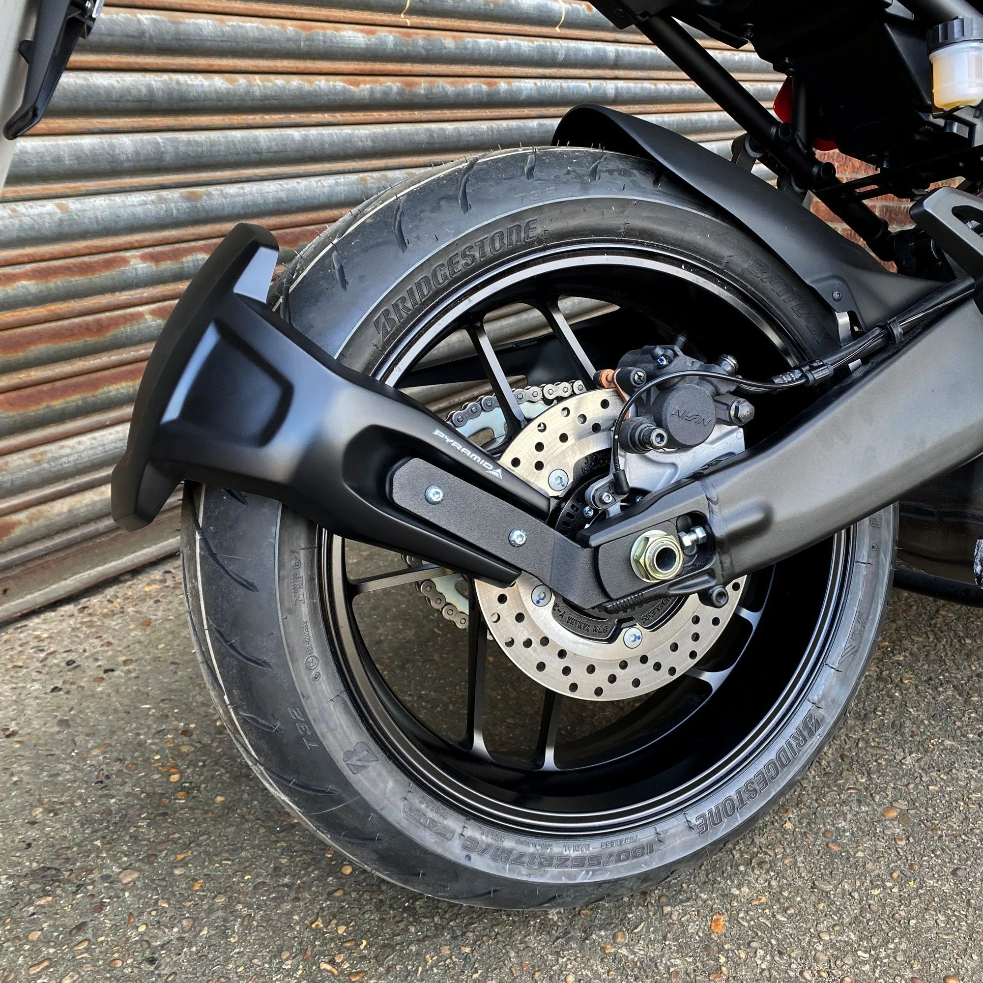 Pyramid Spray Guard | Gloss Black | Yamaha Tracer 9 GT/GT+ 2021>Current - Image 2