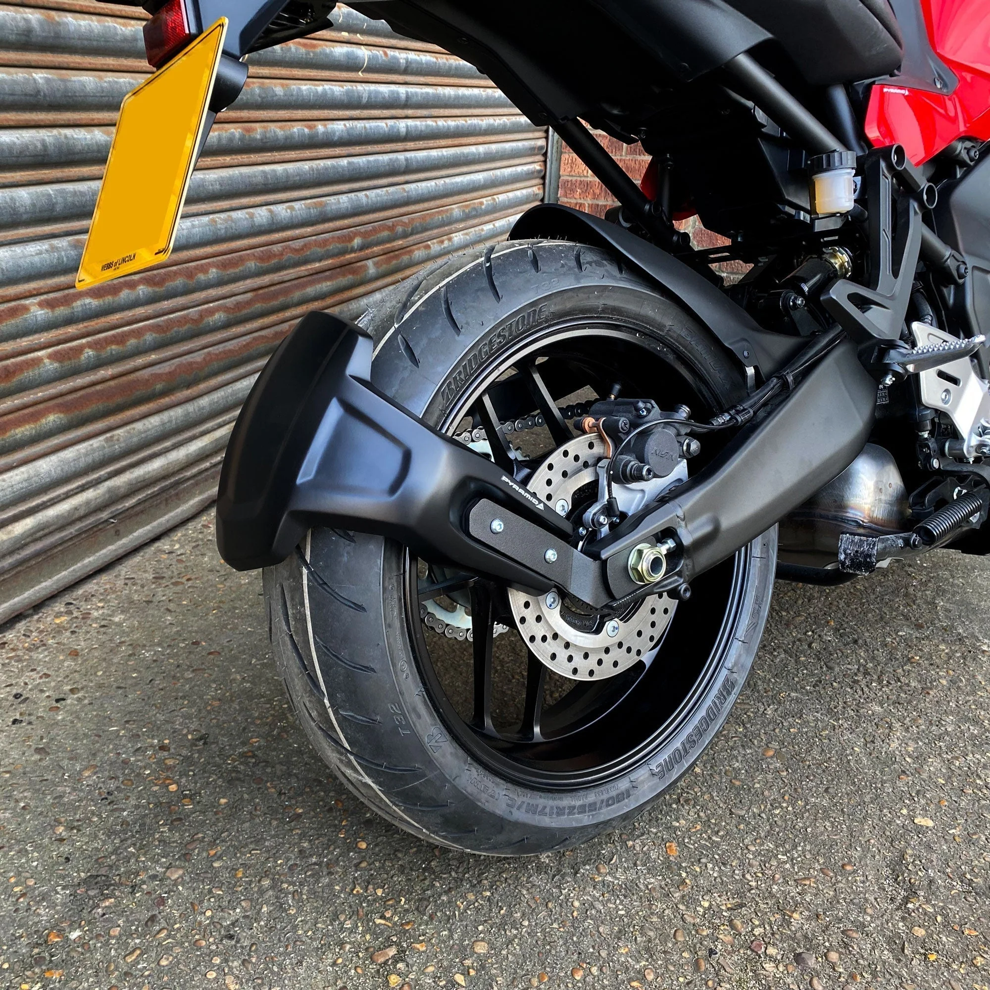Pyramid Spray Guard | Gloss Black | Yamaha XSR 900 2022>Current - Image 3