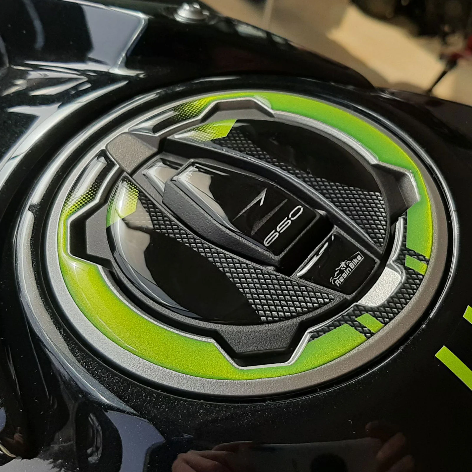 Resin Bike 3D Motorcycle Stickers - Fuel Cap | Kawasaki Z 650 2020>2022 - Image 2