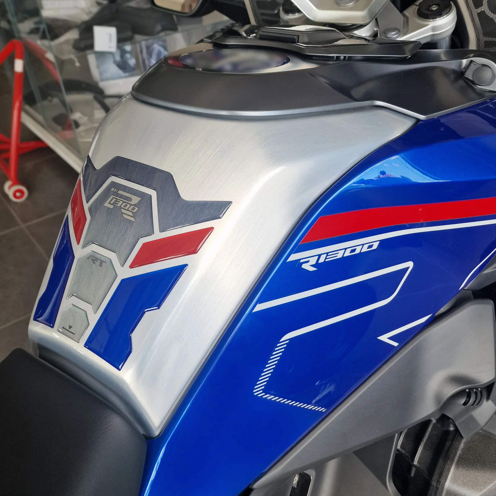 Resin Bike 3D Motorcycle Stickers - Tank Pad | BMW R 1300 RT 2025>Current - Image 5