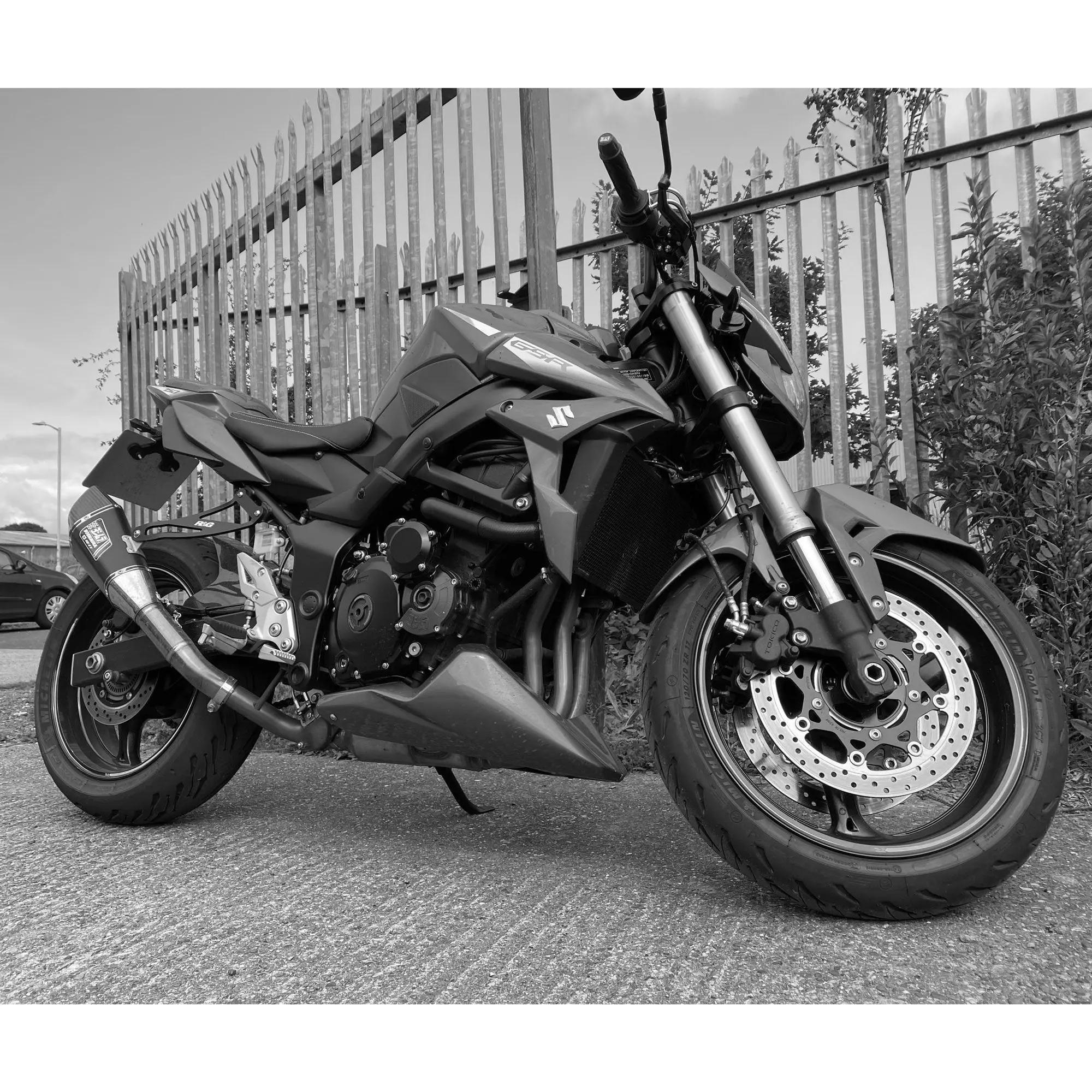 Pyramid Belly Pan | Gloss White | Suzuki GSR 750 2011>2016 - Image 3