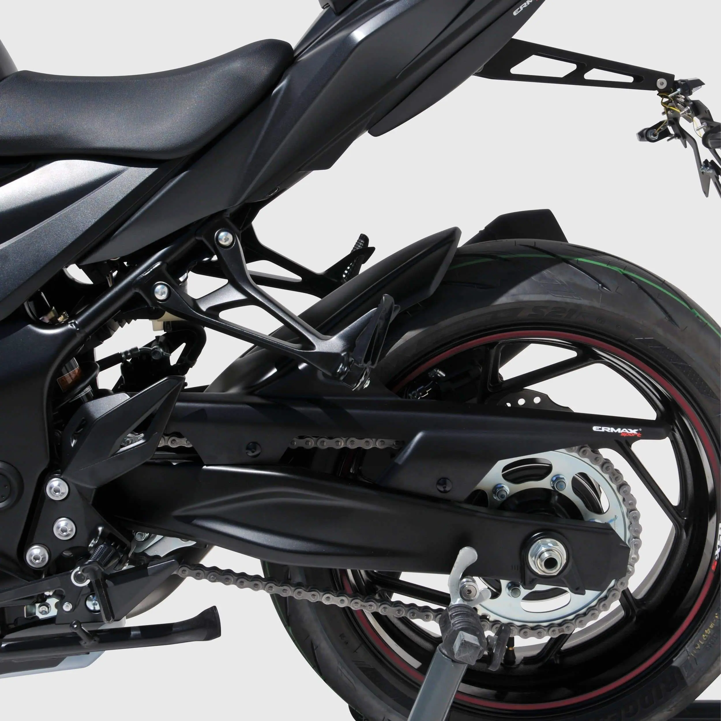 Ermax Hugger | Gloss Black (Glass Sparkle Black) | Suzuki GSX-S 750 2017>2021 - Image 2