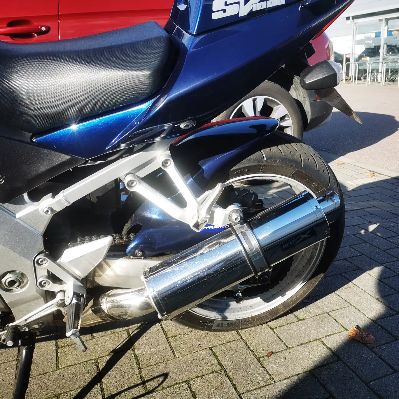 Pyramid Hugger | Gloss Black (184mm Chainguard) | Suzuki SV 1000 S 2003>2007 - Image 3
