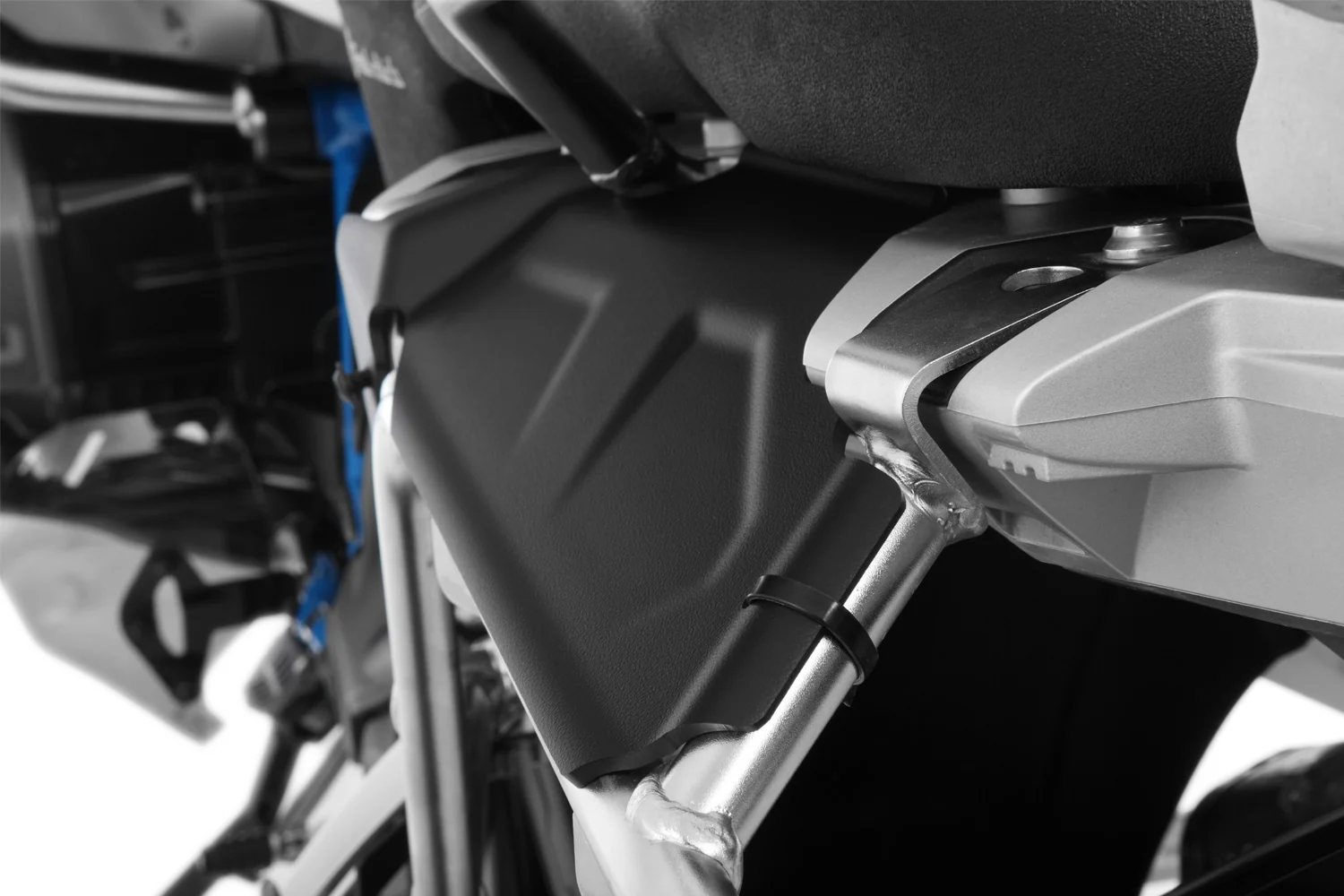 Wunderlich Case Carrier Spray Protection Set | Black | BMW R 1250 GS Adventure - Image 4
