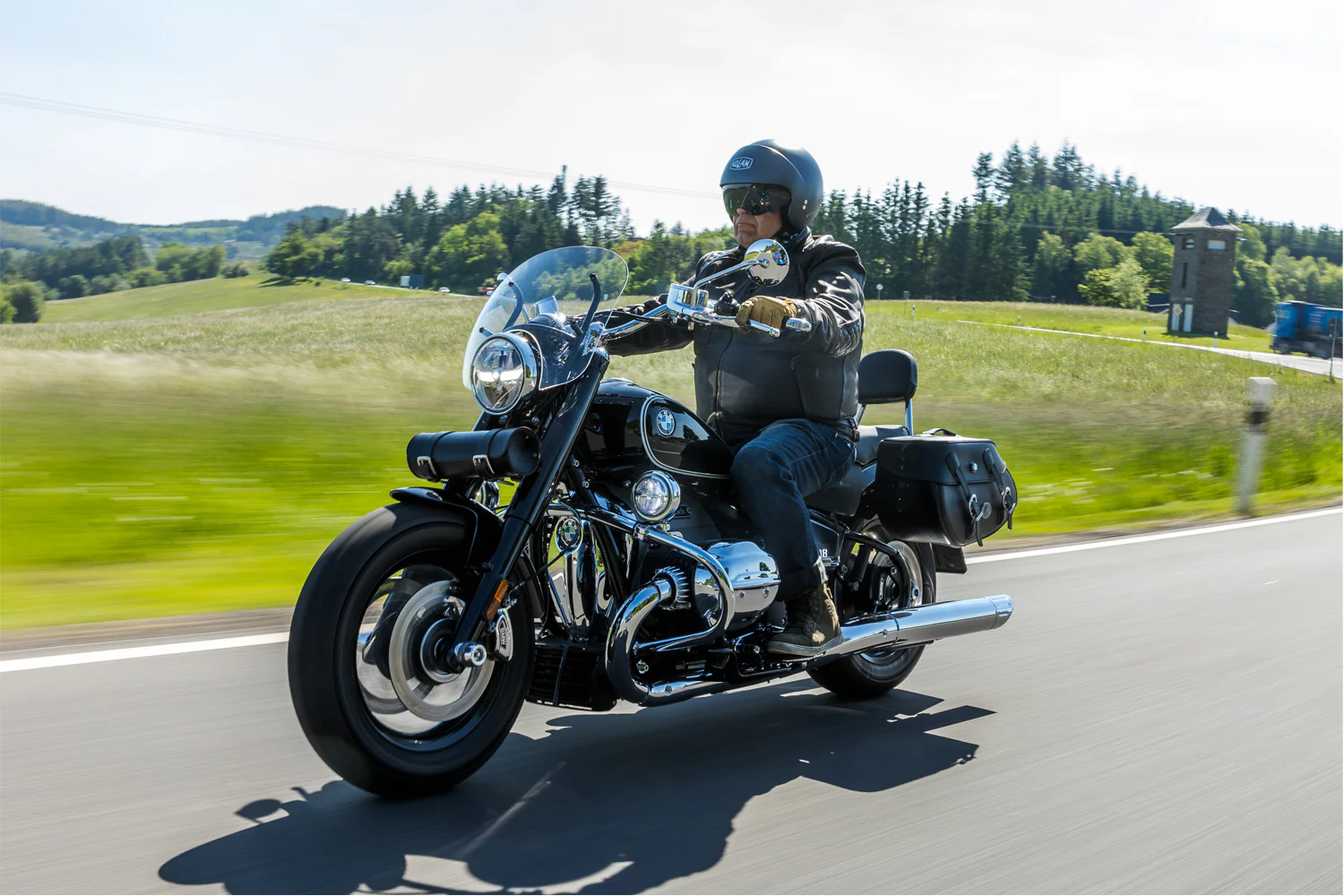 Wunderlich Cruise Windshield Low | Light Smoke | BMW R 18 - Image 8